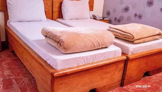 Chambre à deux lits — Hôtel Cergy Pontoise, Bafoussam